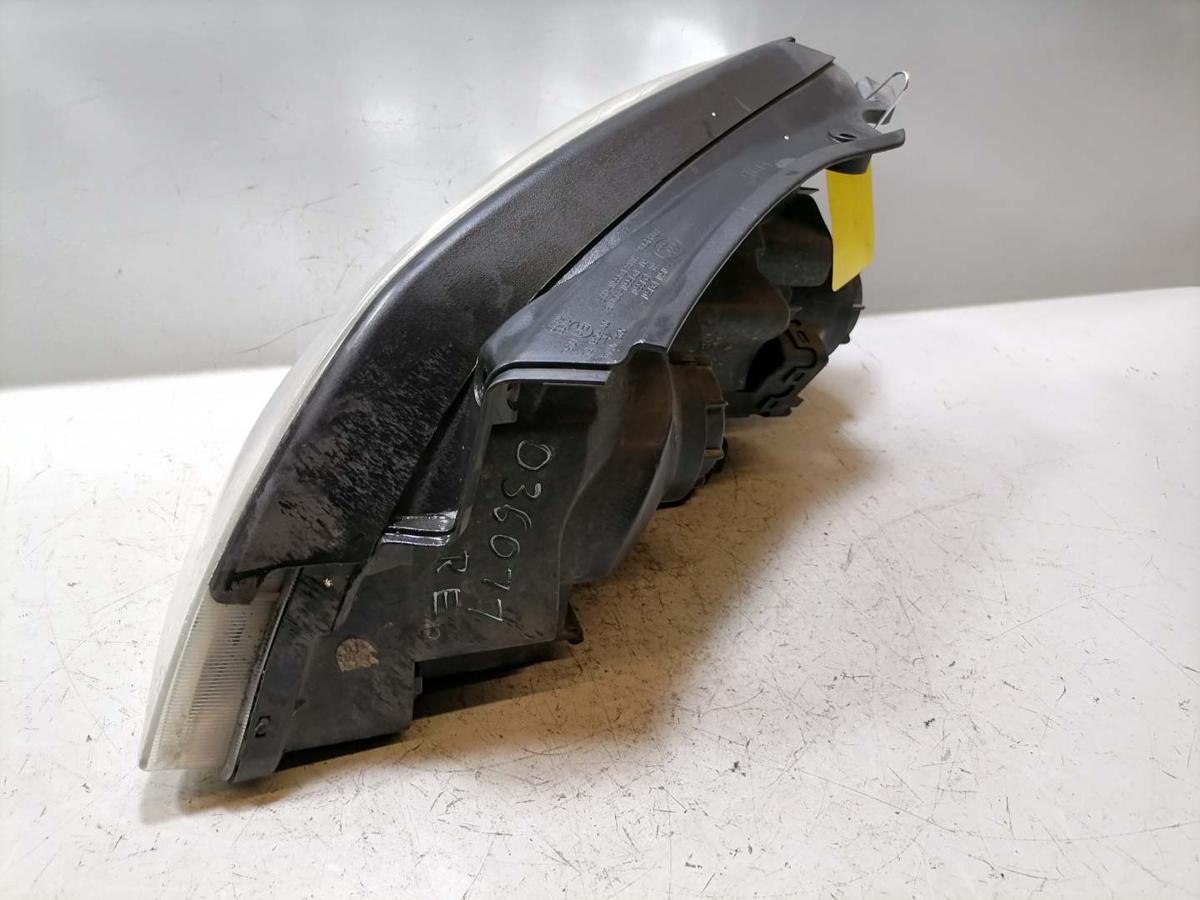 Kia Carens 3 original Scheinwerfer vorn rechts Halogen Bj.2007